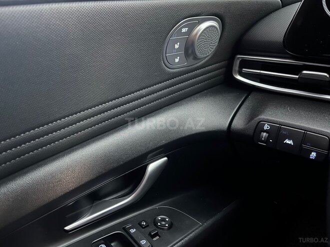 Hyundai Elantra-13