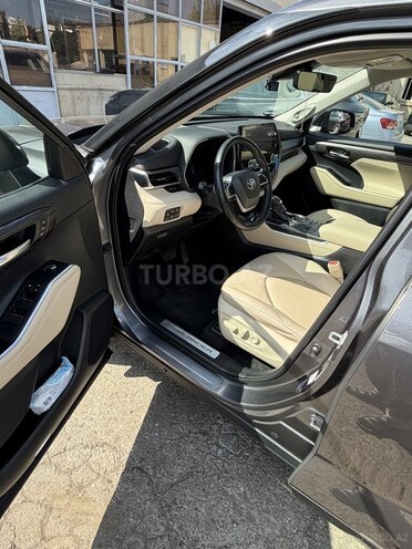 Toyota Highlander-13