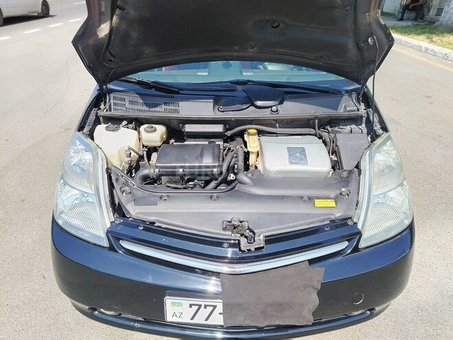 Toyota Prius-12