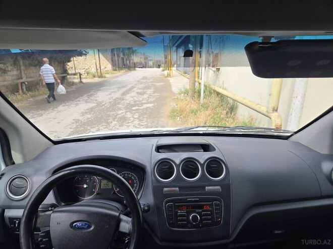 Ford Tourneo Connect-2