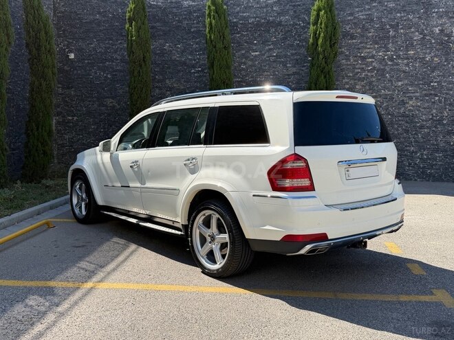 Mercedes GL 550 4MATIC-3