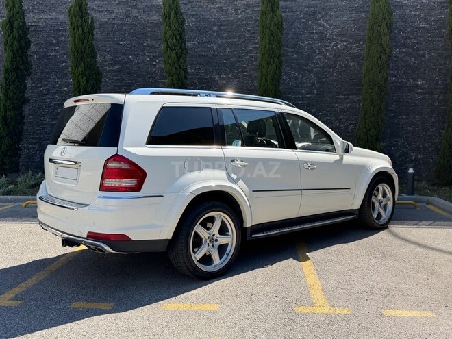 Mercedes GL 550 4MATIC-2