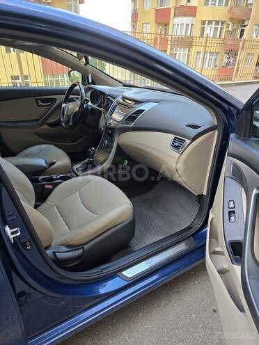 Hyundai Elantra-4