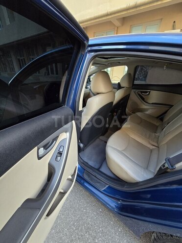 Hyundai Elantra-10