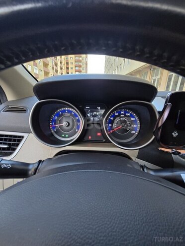 Hyundai Elantra-9