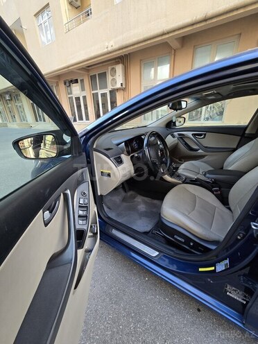 Hyundai Elantra-11