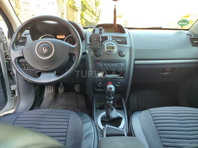 Renault Megane-13