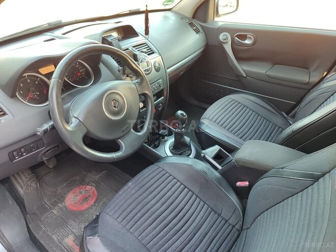 Renault Megane-11