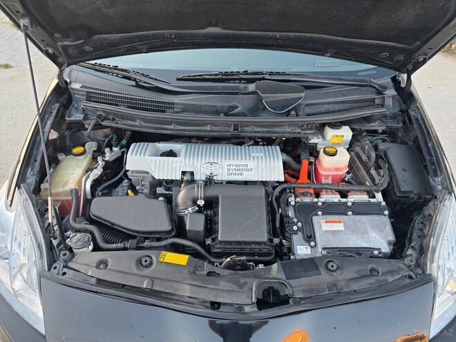 Toyota Prius-5