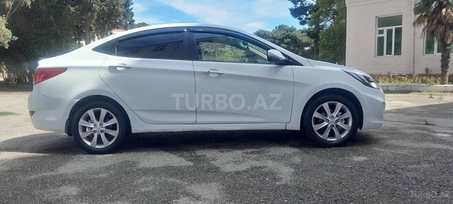 Hyundai Accent-6