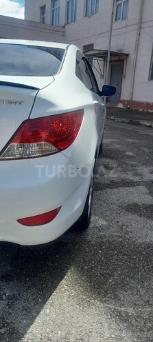 Hyundai Accent-7