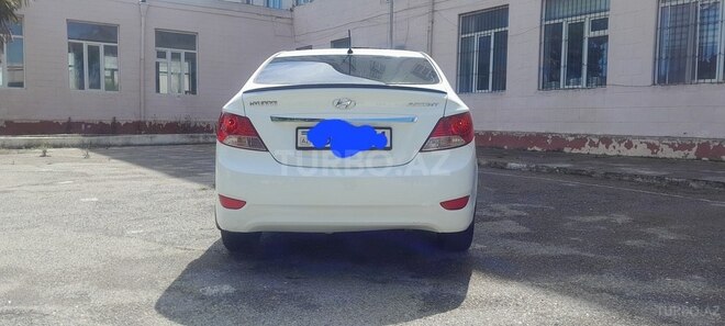 Hyundai Accent-3