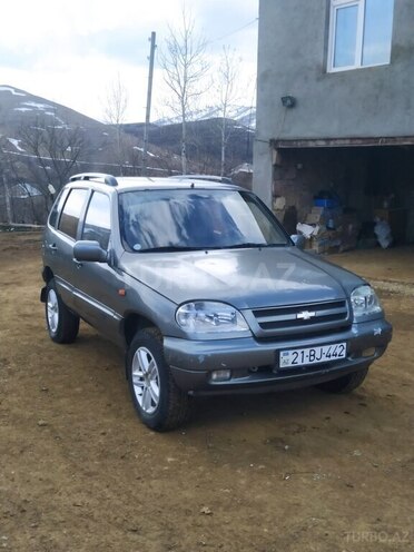Chevrolet Niva-1