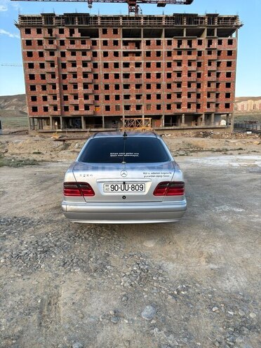 Mercedes E 240-2
