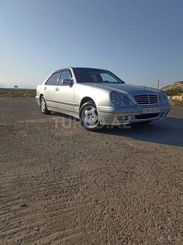 Mercedes E 240-6