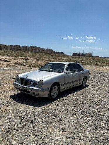 Mercedes E 240-5