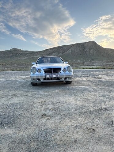 Mercedes E 240-3