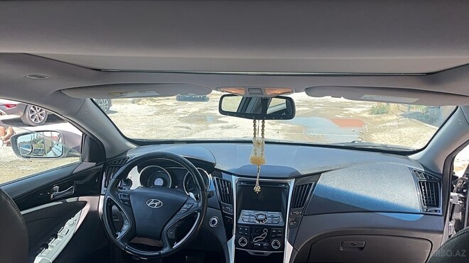 Hyundai Sonata-12