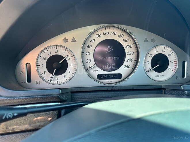 Mercedes E 320 4MATIC-16