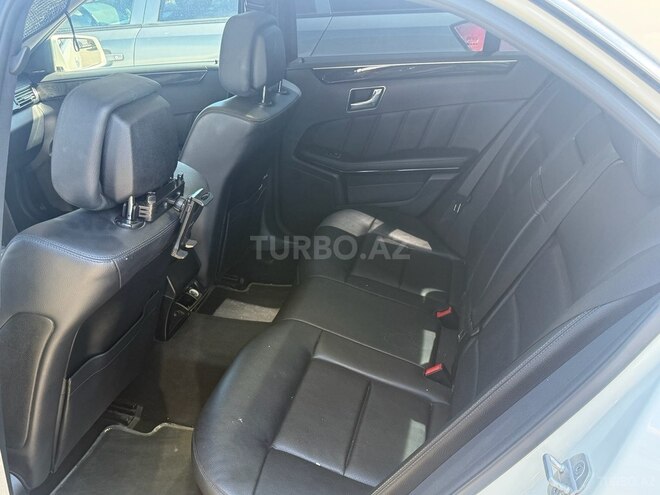 Mercedes E 250-11