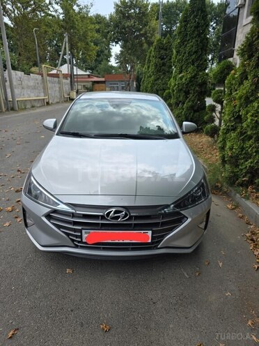Hyundai Elantra-1