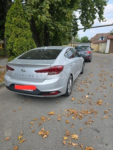 Hyundai Elantra-3
