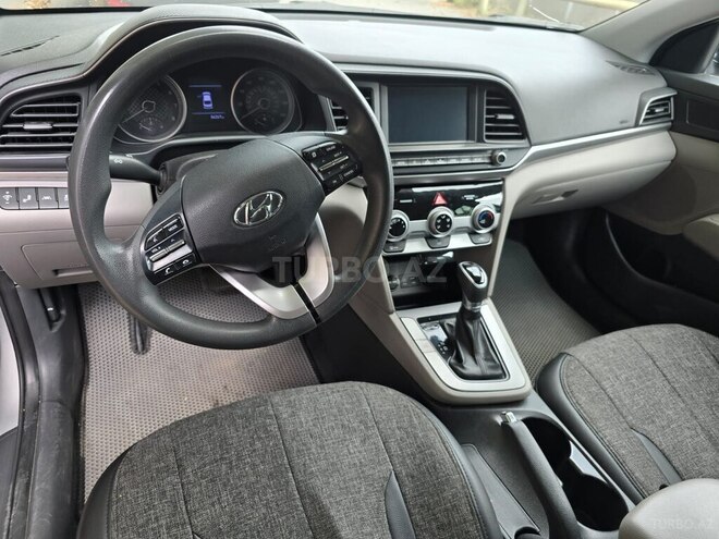 Hyundai Elantra-6