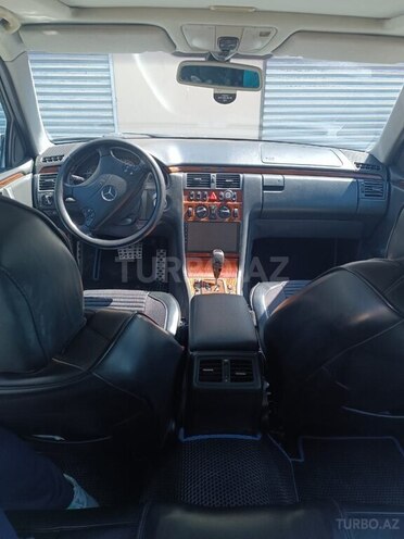 Mercedes E 240-5