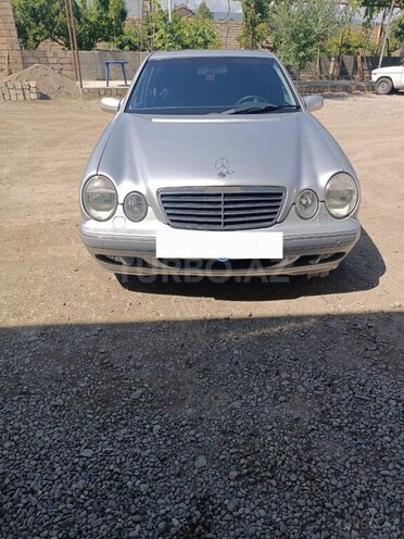 Mercedes E 240-1
