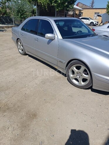 Mercedes E 240-4