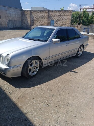 Mercedes E 240-3