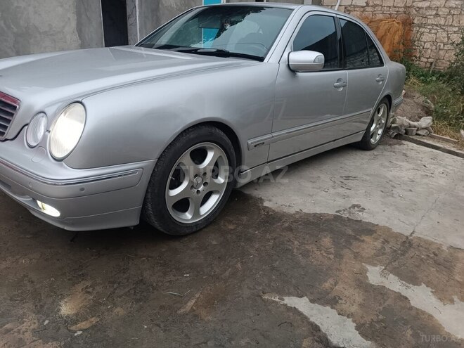 Mercedes E 240-11