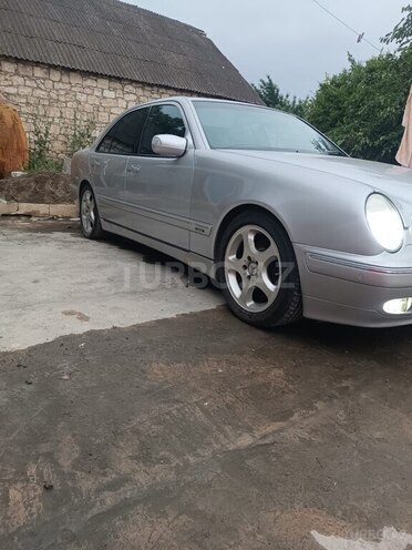Mercedes E 240-10