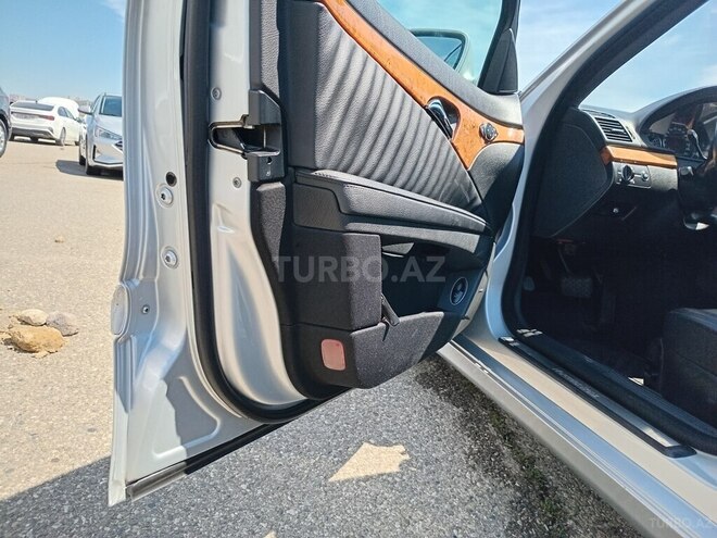 Mercedes E 220-13