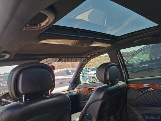 Mercedes E 220-12