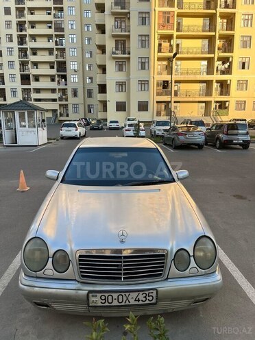 Mercedes E 230-1