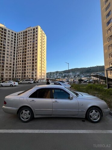 Mercedes E 230-5