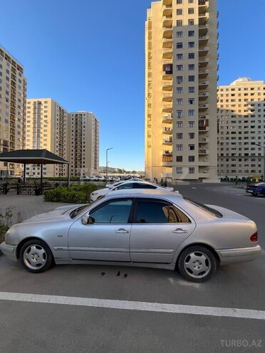 Mercedes E 230-4