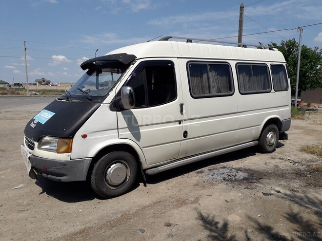 Ford Transit-6