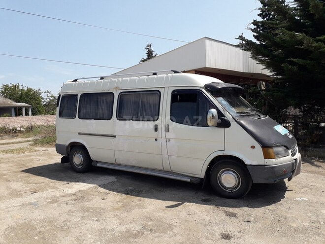Ford Transit-5