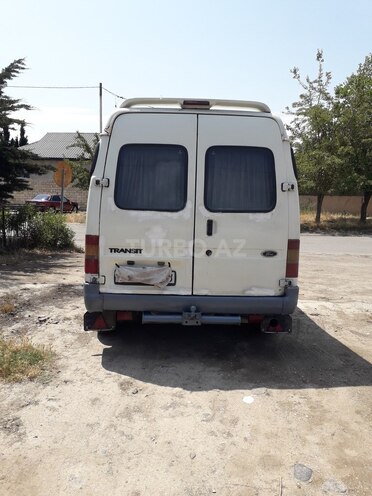 Ford Transit-4