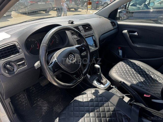 Volkswagen Polo-6
