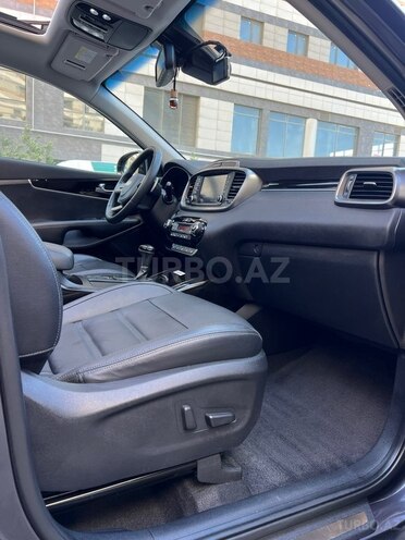 Kia Sorento-12