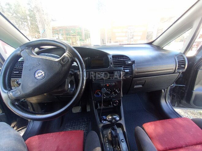 Opel Zafira-9