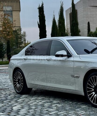 BMW 750-9