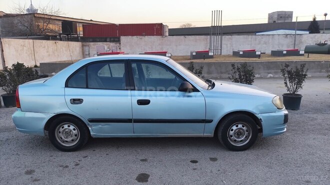 Hyundai Accent-2