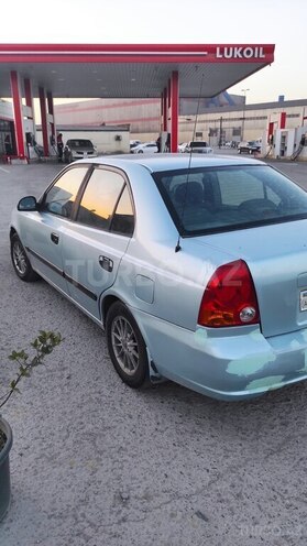 Hyundai Accent-4