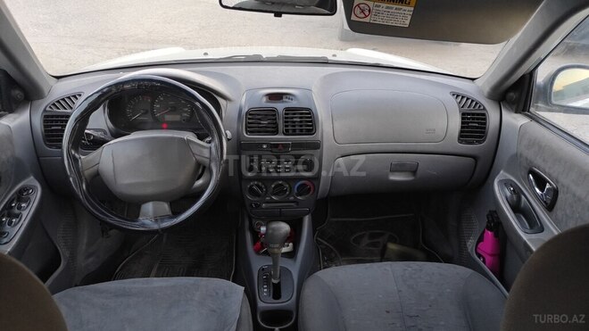Hyundai Accent-7