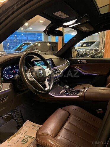BMW X7-9