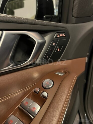 BMW X7-12